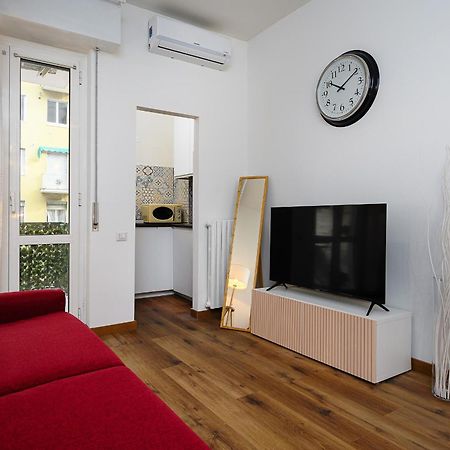 Sebino 8 - Monolocale Cool Apartment Milan Bagian luar foto