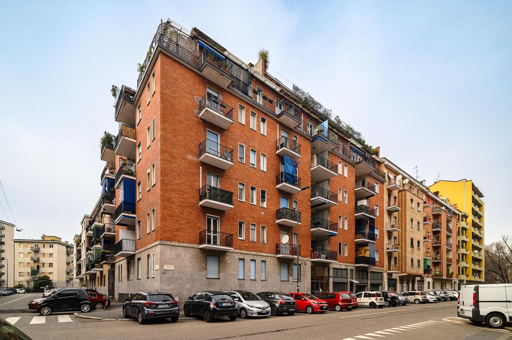Sebino 8 - Monolocale Cool Apartment Milan Bagian luar foto